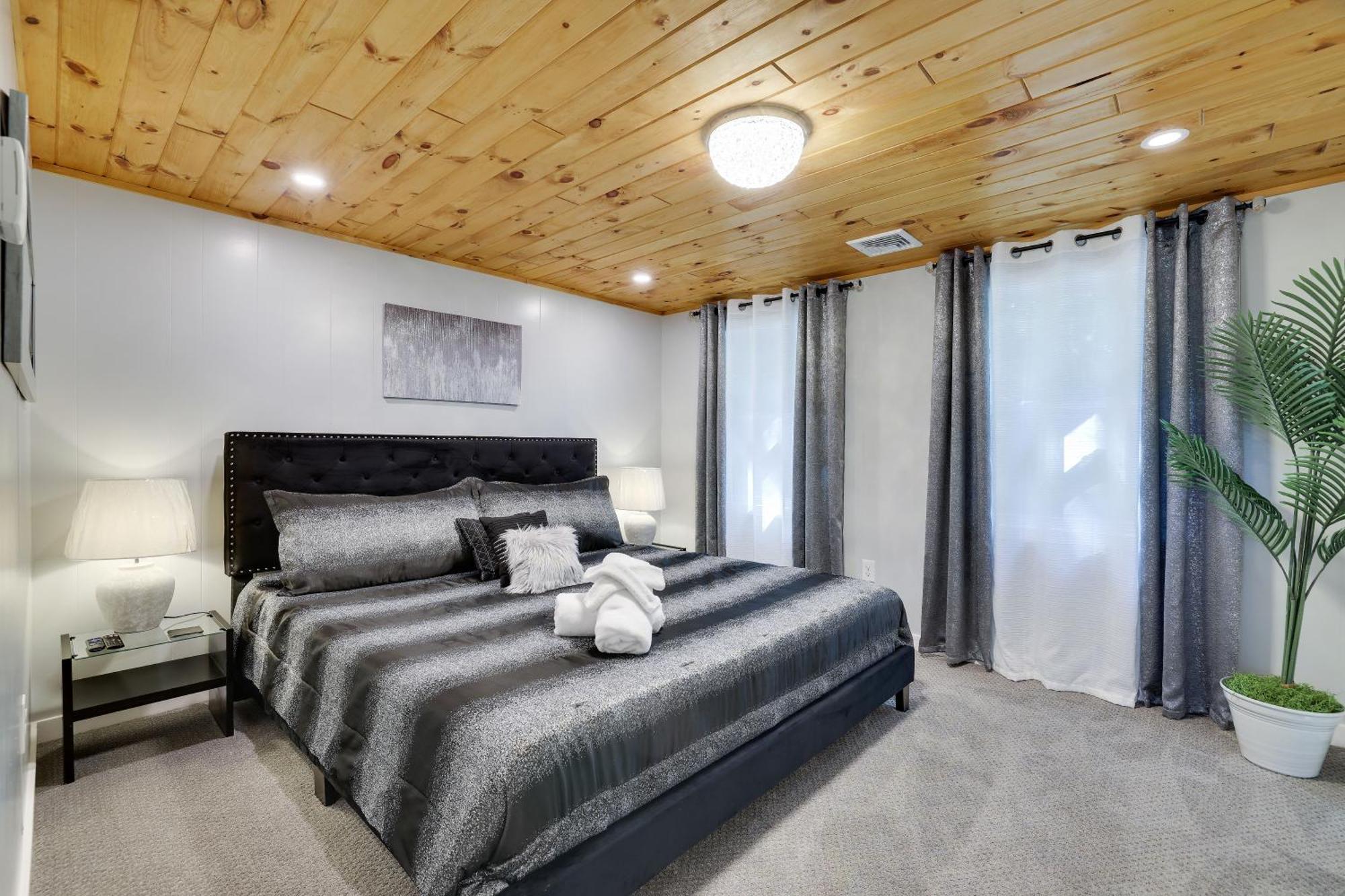 Poconos Brand New Lakefront Oasis 1 Acre, Hottub Gameroom Firepits Talk About Privacy Albrightsville Εξωτερικό φωτογραφία